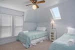 The Blue Room - Upper level - Queen and 2 twins